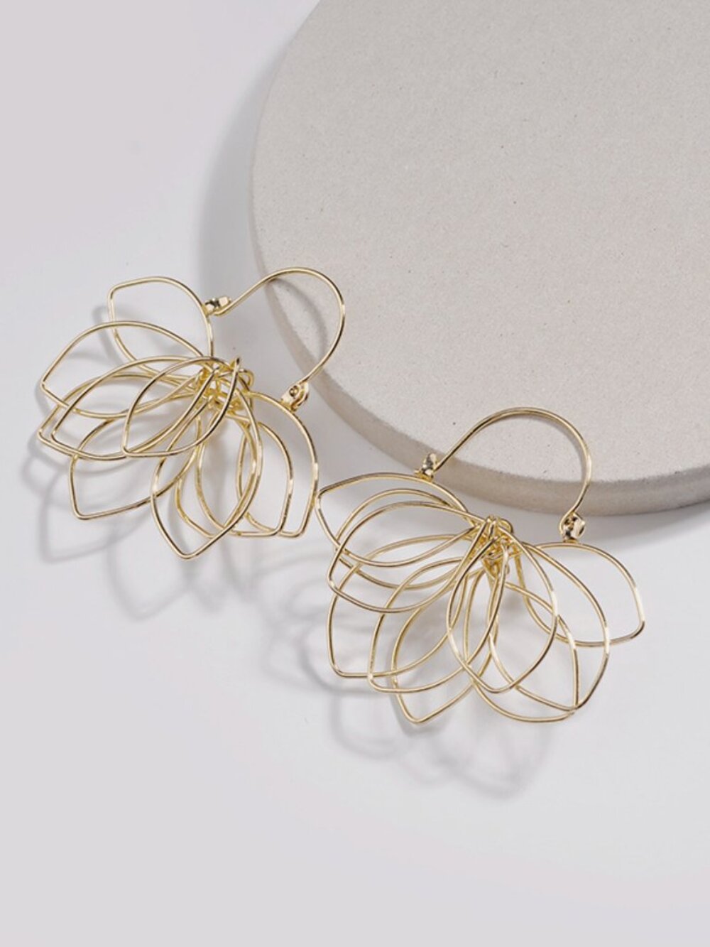 NWT Gold Wire Flower Statement Drop Earrings